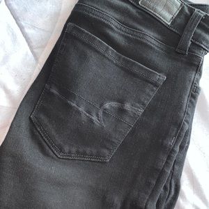 AMERICAN EAGLE Super Hi-Rise Jeggings. Black. 360 Next Level Stretch